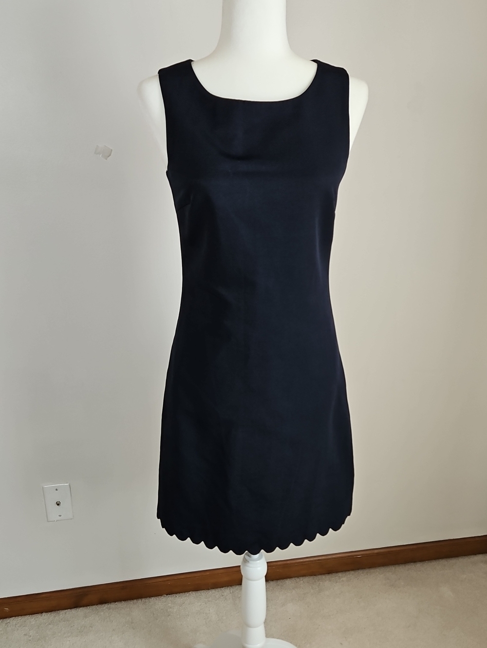 Hobbs London Dress Navy Fitted Back Button Up Scallop Hem SZ8 Elegant Tailored